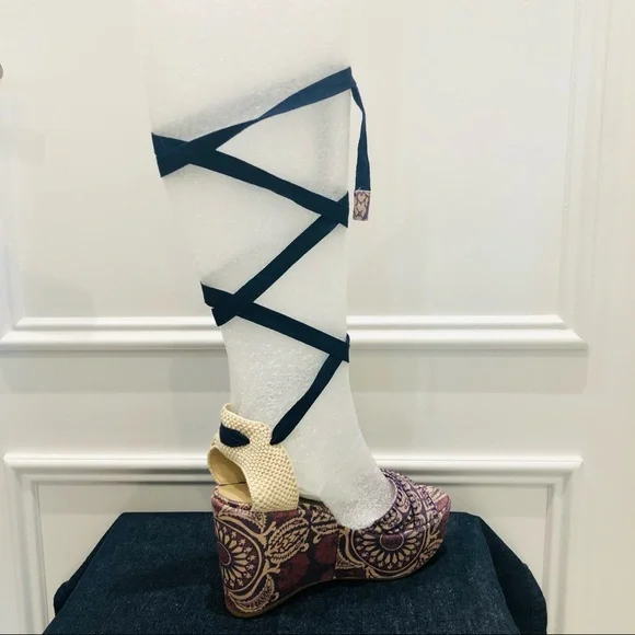 ❌SOLD❌Theodora & Callum By Stuart Weitzman linen wedge ankle wrap shoes 7M - Picture 4 of 10